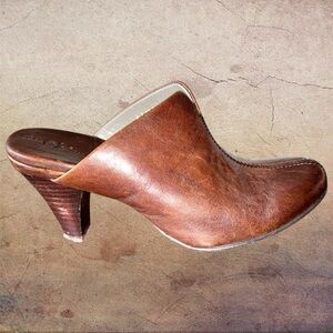 Born Brown Leather Heeled Mule slip on size 6